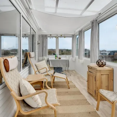 3 Bedroom Cozy In Feriehus